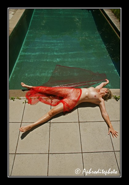 104 Bain de soleil à la piscine 1